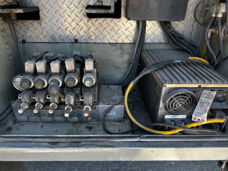 2012 Freightliner M2 106