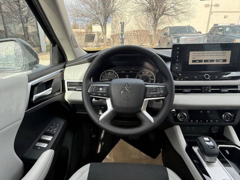2026 Mitsubishi Outlander SE