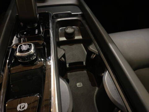 2025 Volvo XC60 B5 Core Dark Theme