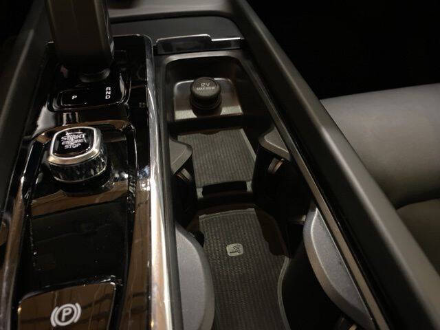 2025 Volvo XC60 B5 Core Dark Theme