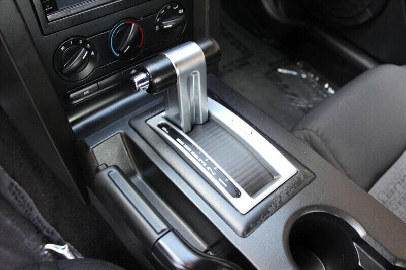 2005 Ford Mustang V6 Deluxe