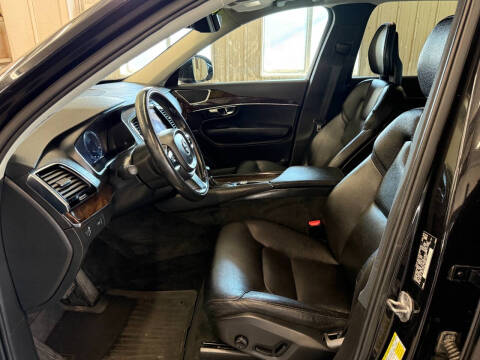 2016 Volvo XC90 T6 Momentum