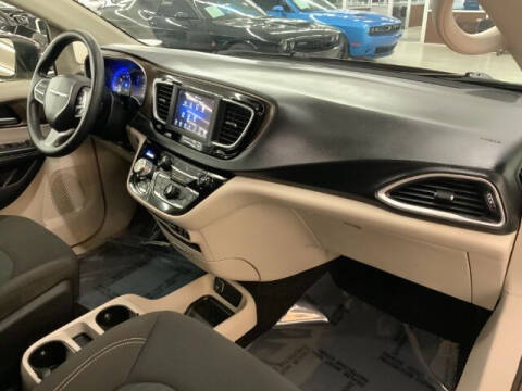 2020 Chrysler Voyager LX