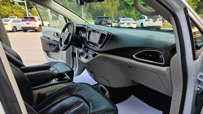 2022 Chrysler Pacifica Touring L