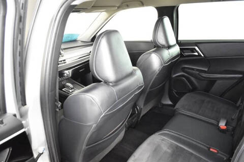 2023 Mitsubishi Outlander SE