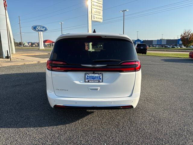 2026 Chrysler Pacifica Select