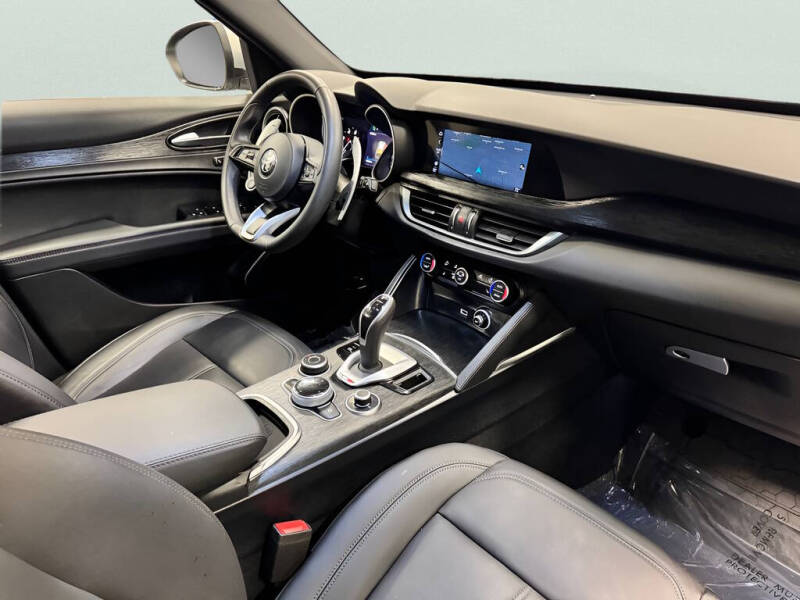 2023 Alfa Romeo Stelvio Sprint