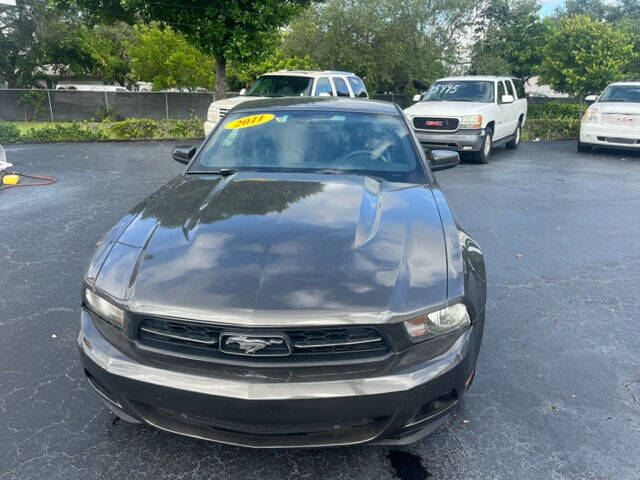 2011 FORD Mustang Coupe - $9,800