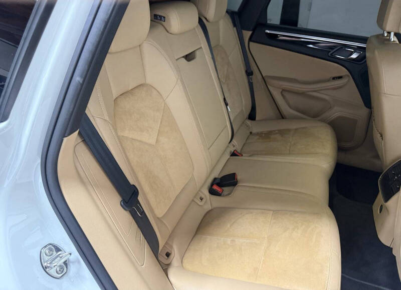 2017 Porsche Macan
