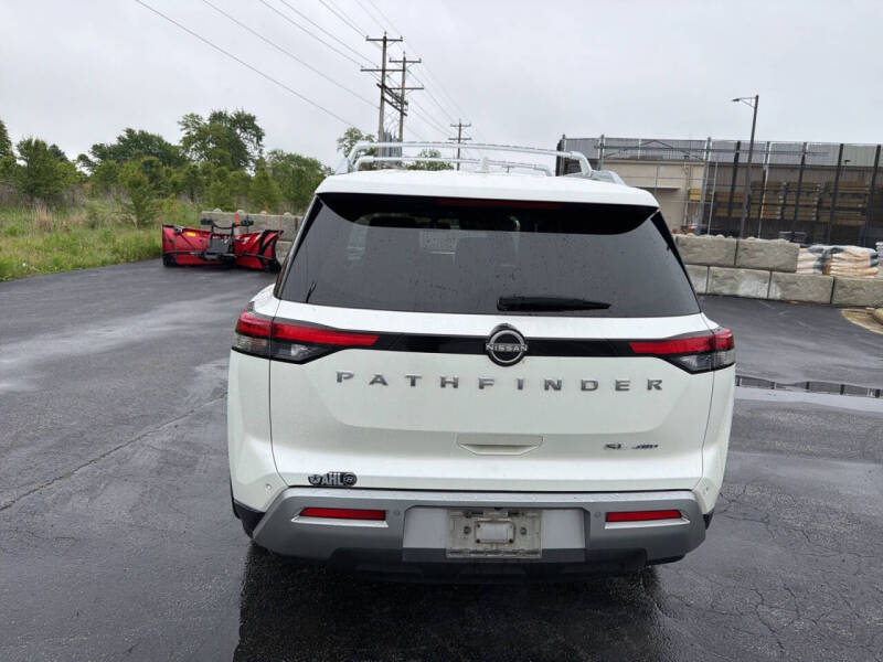 2022 Nissan Pathfinder SL
