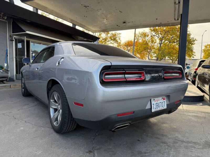 2015 Dodge Challenger SXT