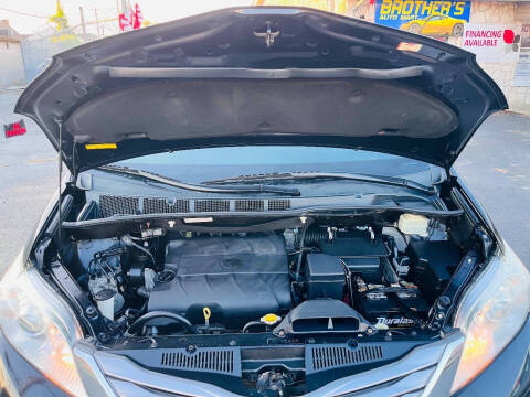 2016 Toyota Sienna XLE 8-Passenger