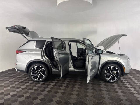 2024 Mitsubishi Outlander SE