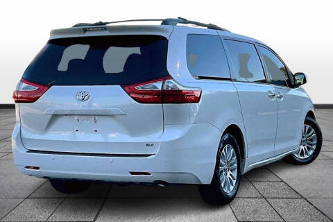 2017 Toyota Sienna XLE 8-Passenger