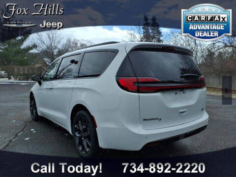 2026 Chrysler Pacifica Select