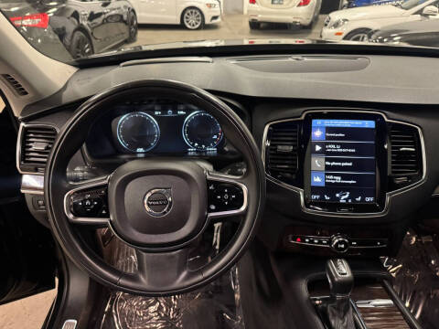 2016 Volvo XC90 T6 Momentum