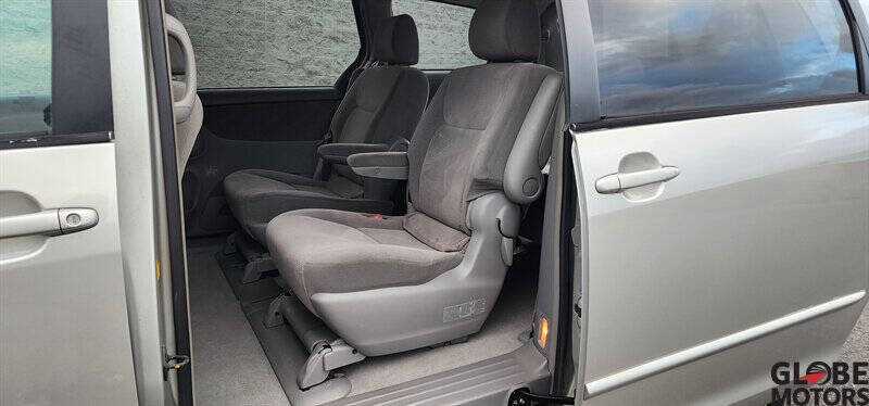2004 Toyota Sienna LE 7 Passenger