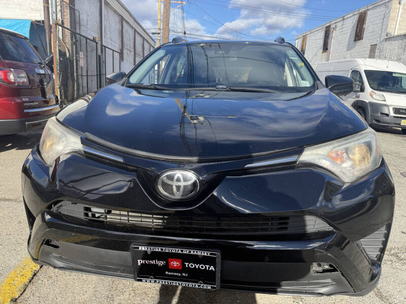 2017 Toyota RAV4 LE's photo