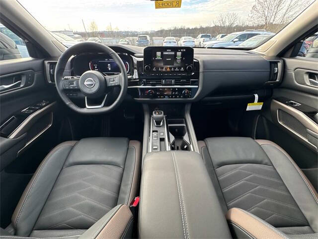 2025 Nissan Pathfinder Platinum