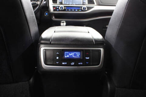 2017 Toyota Highlander SE