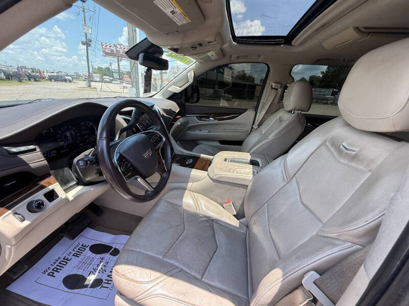 2017 Cadillac Escalade Luxury
