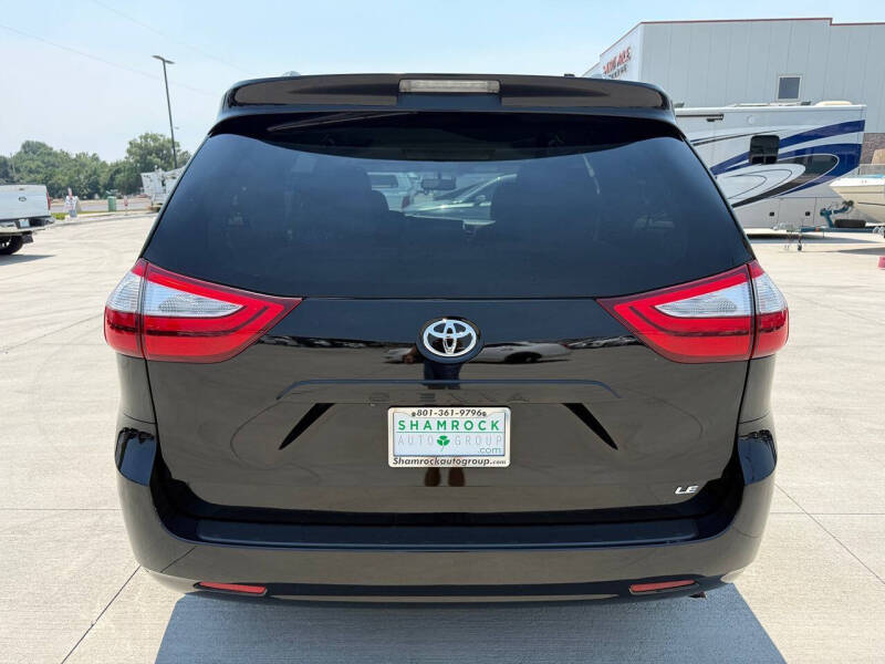 2017 Toyota Sienna LE 8-Passenger