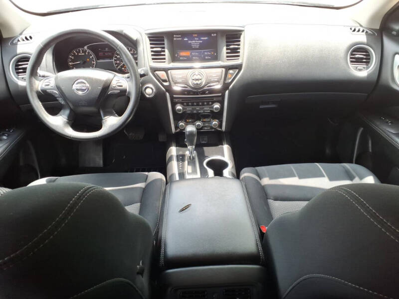 2019 Nissan Pathfinder SV