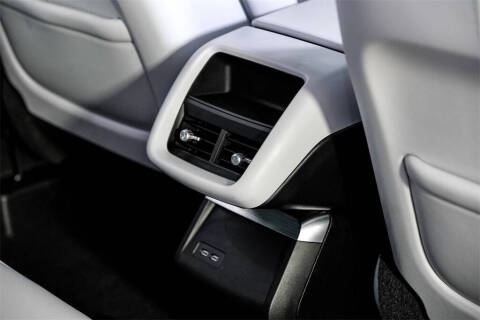 2024 Cadillac LYRIQ Luxury 1