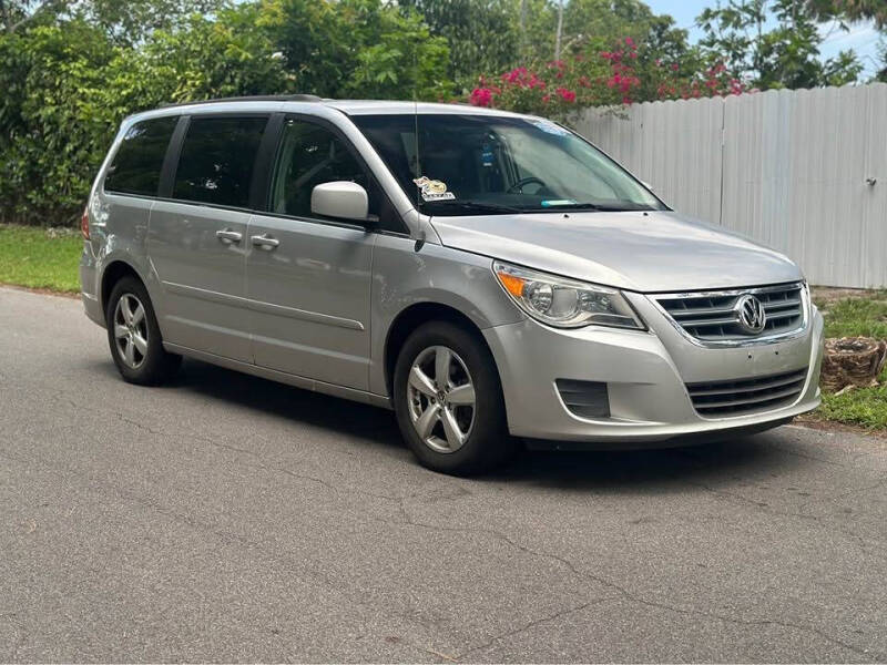 2011 Volkswagen Routan SE
