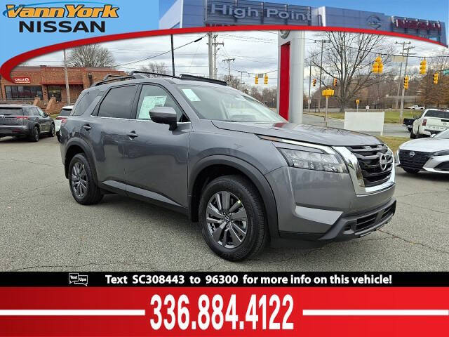 2025 Nissan Pathfinder SV