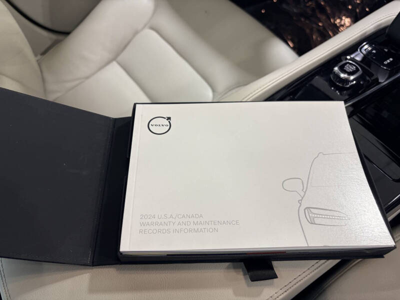 2024 Volvo S60 Recharge T8 Core Dark Theme