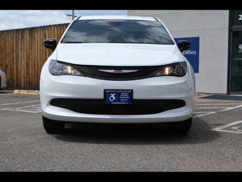 2025 Chrysler Voyager LX