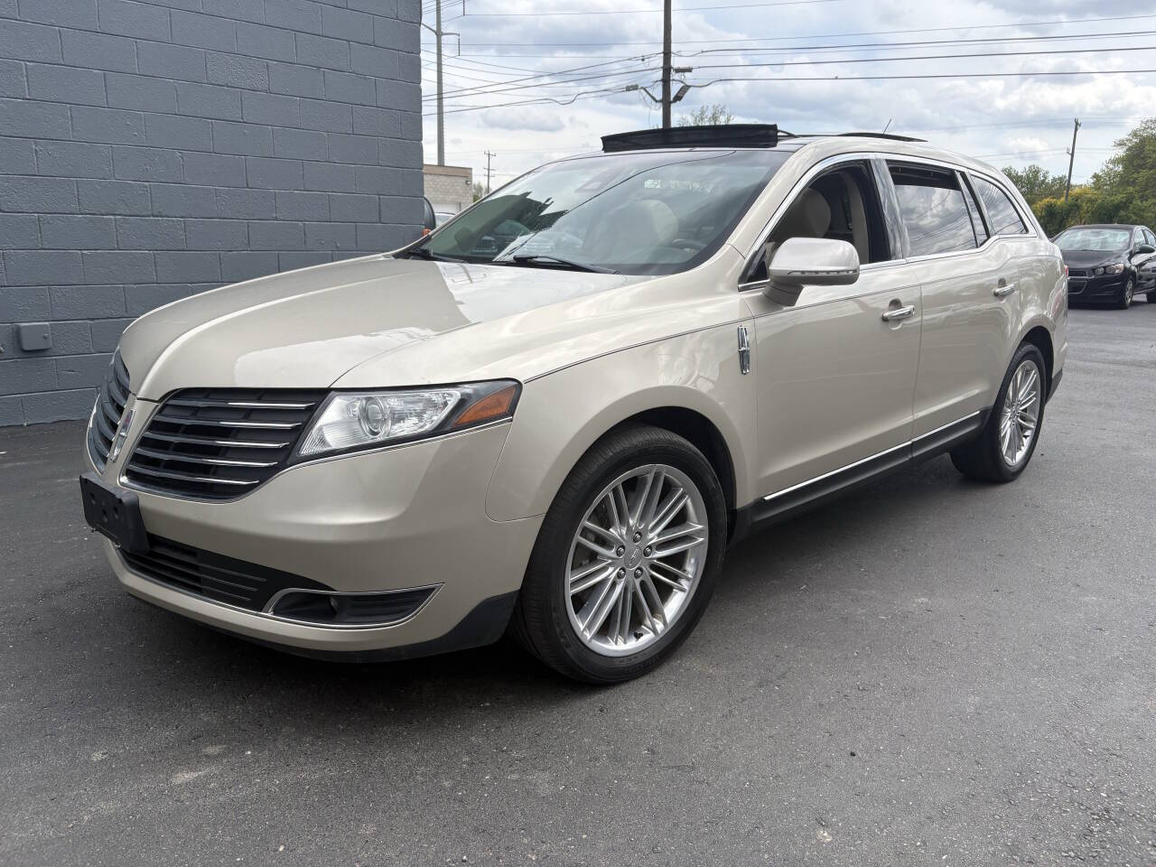 White 2017 Lincoln MKT Elite AWD Elite 4dr Crossover 2