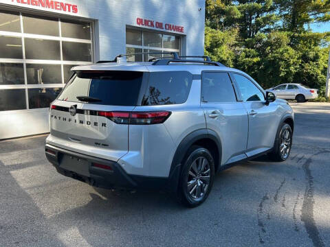 2023 Nissan Pathfinder SV