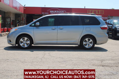 2017 Toyota Sienna LE 7-Passenger Auto Access Seat