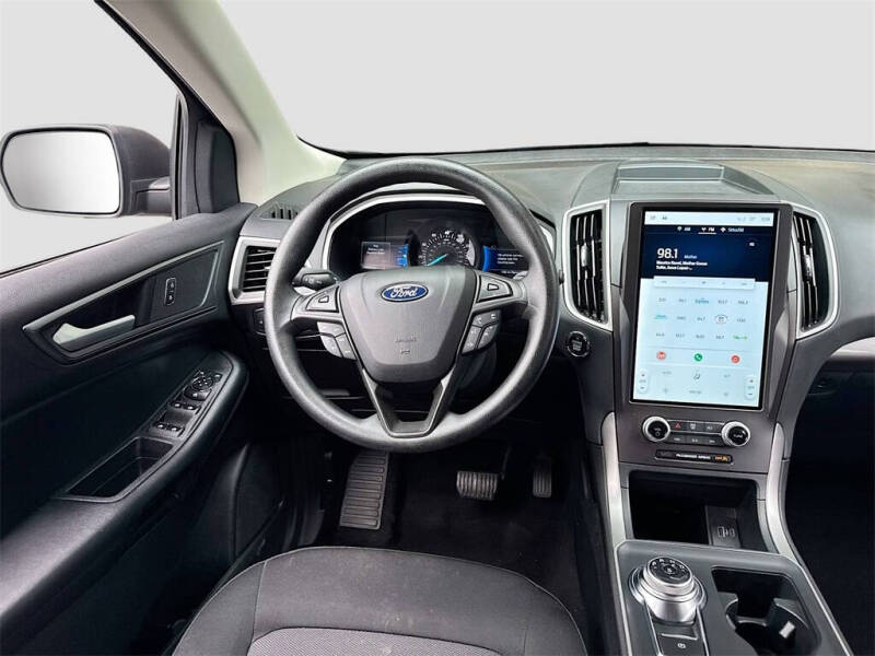 2021 Ford Edge SE