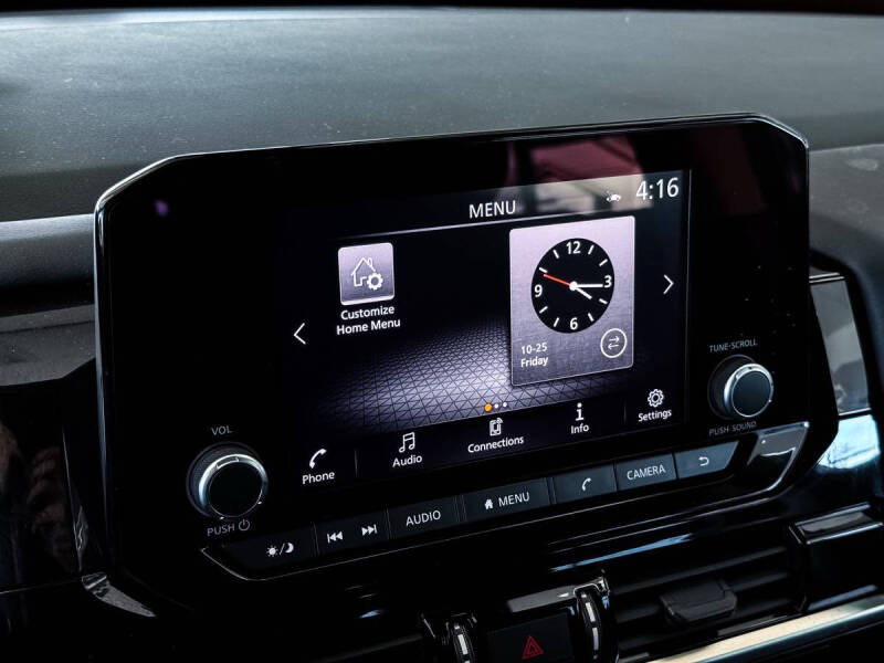 2025 Nissan Pathfinder SV