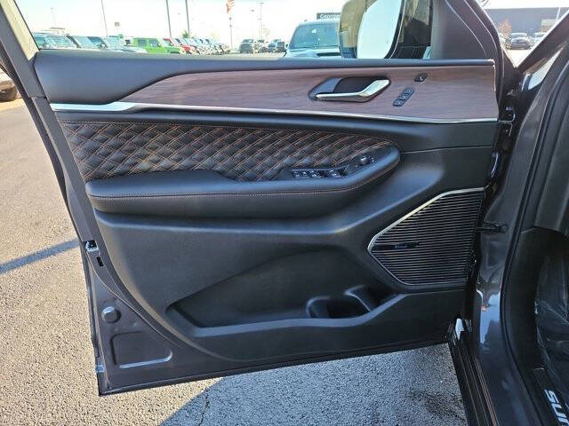 2025 Jeep Grand Cherokee Summit