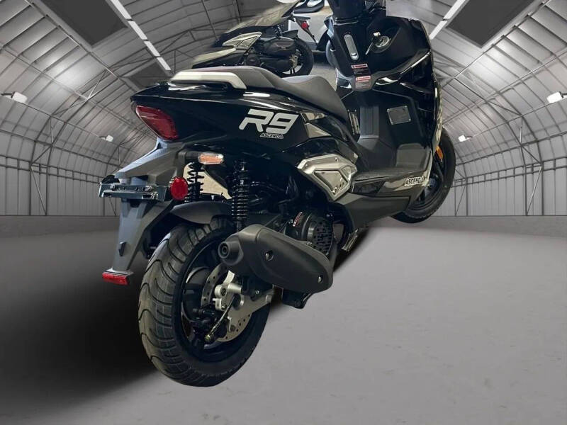 2025 ZNEN R9