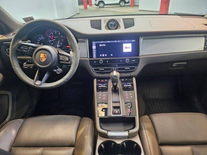 2023 Porsche Macan T