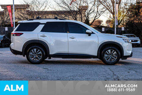 2022 Nissan Pathfinder SV