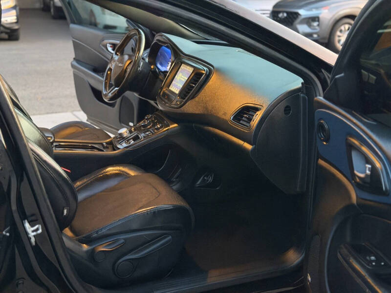 2015 Chrysler 200 S