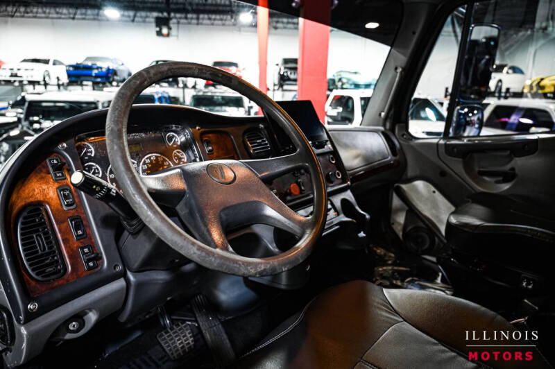 2005 Freightliner M2 106