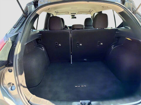 2021 Nissan Kicks SR