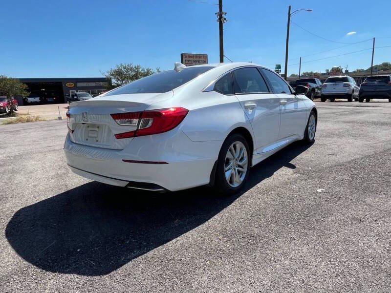 2018 Honda Accord LX photo 5