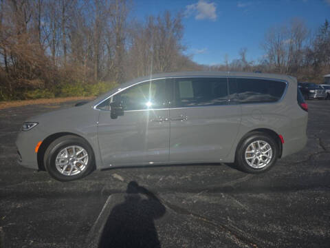 2025 Chrysler Pacifica Select
