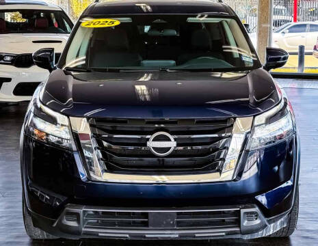 2025 Nissan Pathfinder SV