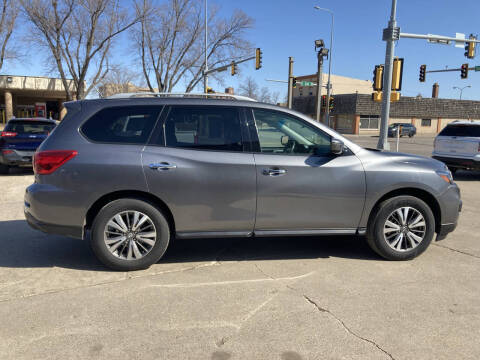 2017 Nissan Pathfinder SV