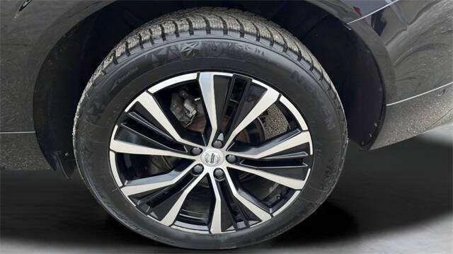 2023 Volvo XC60 B5 Plus Dark Theme