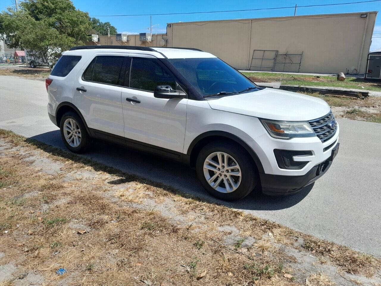 2016 Ford Explorer SUV - $9,950